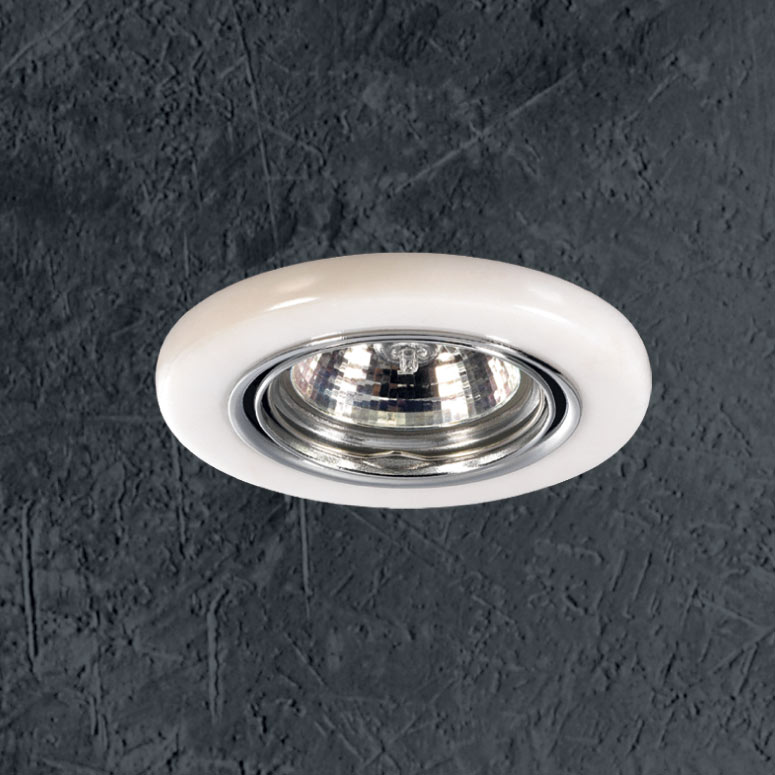 Встраиваемый в потолок светильник Novotech 369279