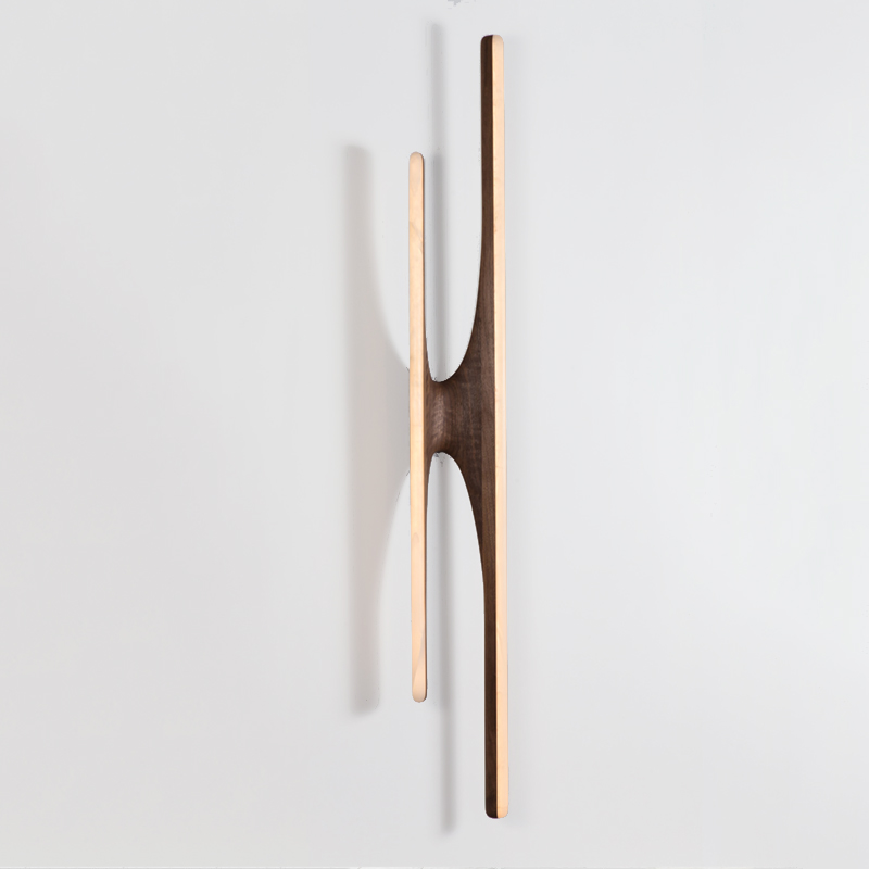 Настенный светильник Markus Haase Carved Wood and Onyx Sculptural Sconce