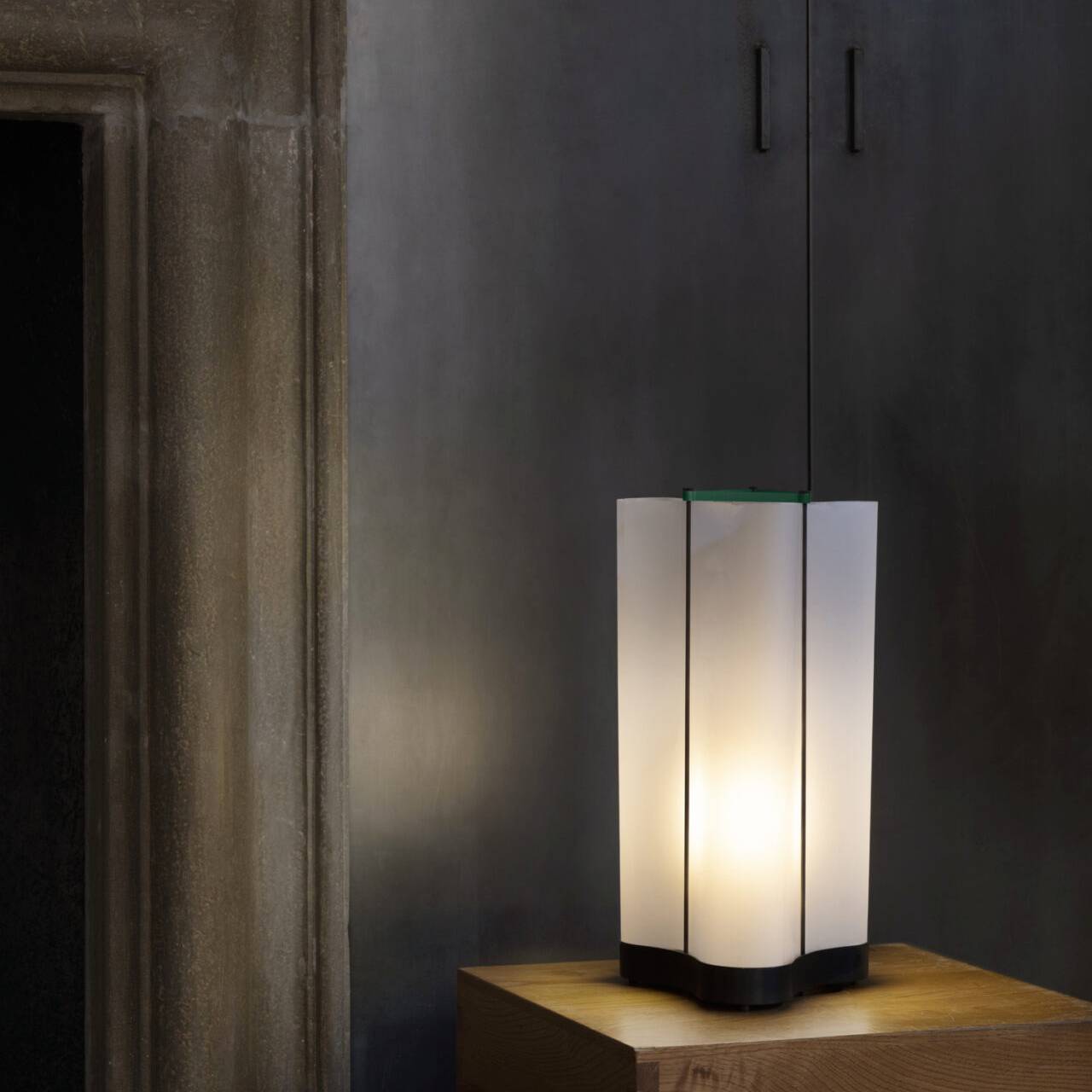 Настольный светильник Nemo LAMPE CABANON