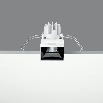 Встраиваемый в потолок светильник iGuzzini Laser Blade L High Contrast N138