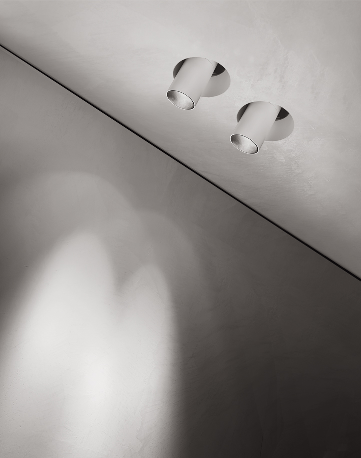 Встраиваемый в потолок светильник Macrolux RC110 18.2010.02.20