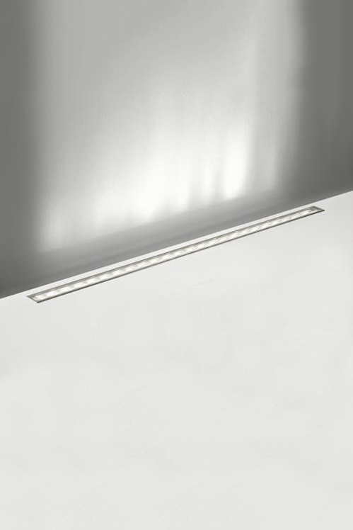 Встраиваемый в грунт светильник Artemide outdoor LineaLed Wallwasher