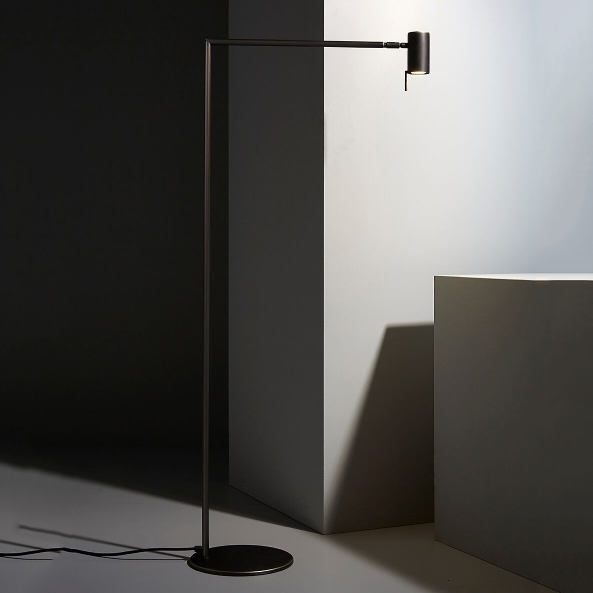 Напольный светильник Venicem RECTUS FLOOR