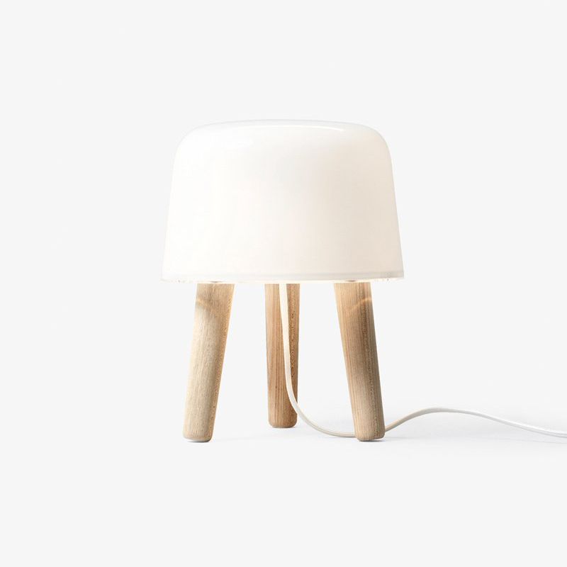 Настольный светильник AndTradition Milk NA1